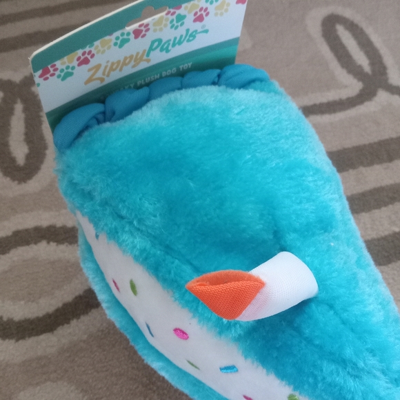 NWT Birthday cake chew toy - Picture 2 of 2